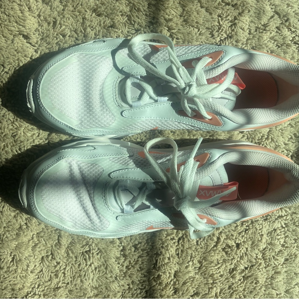 Womans Nike Coral Airmax US 6